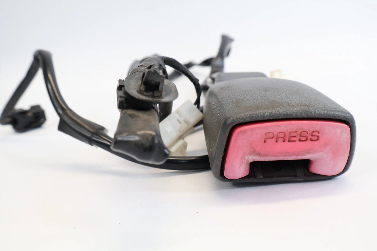 2004-2009 TOYOTA PRIUS FRONT LEFT DRIVER SIDE SEAT BELT BUCKLE E034501 OEM