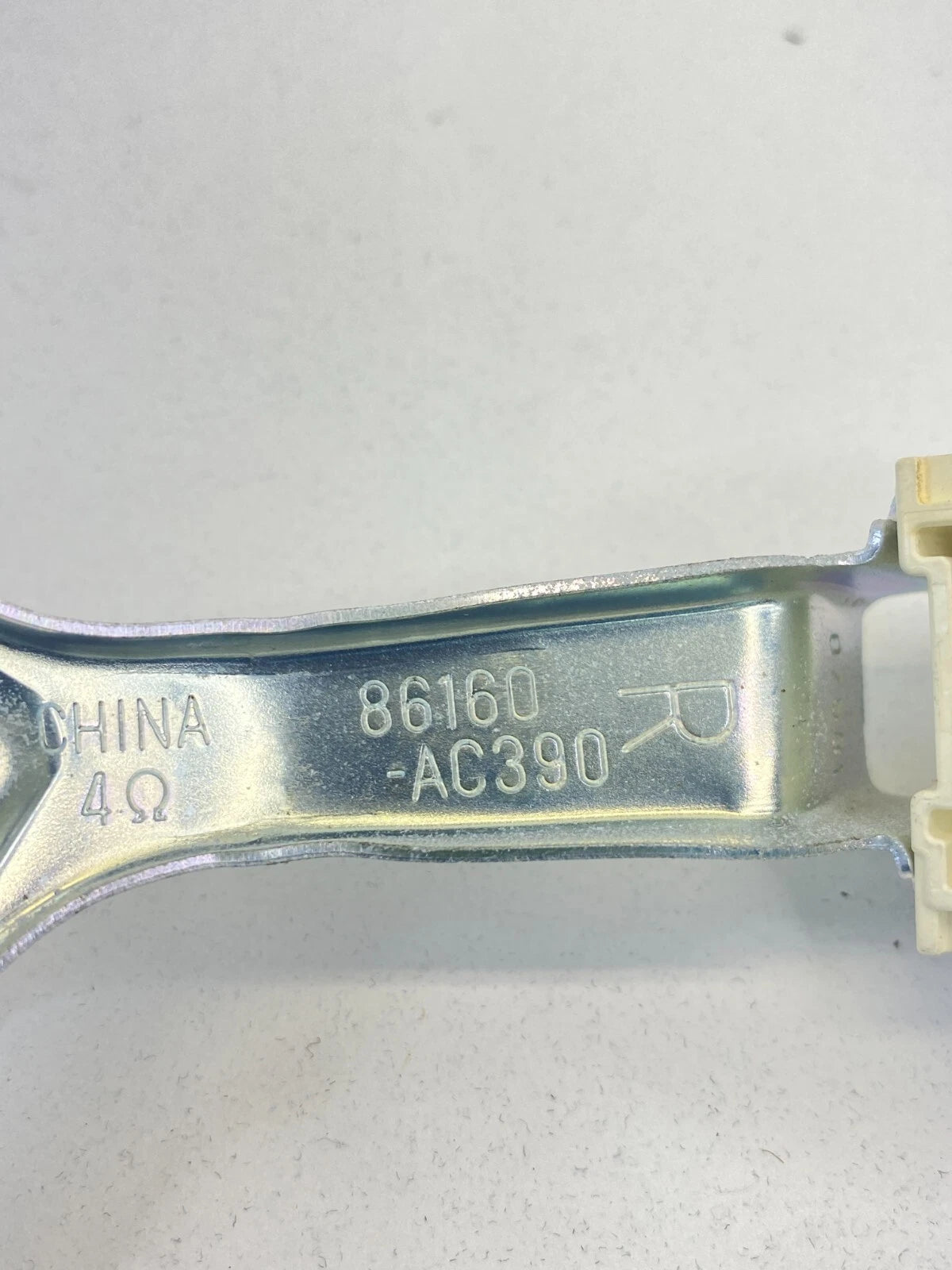 2005-2012 TOYOTA AVALON REAR RIGHT PASSENGER DOOR SPEAKER TWEETER 86160-AC390