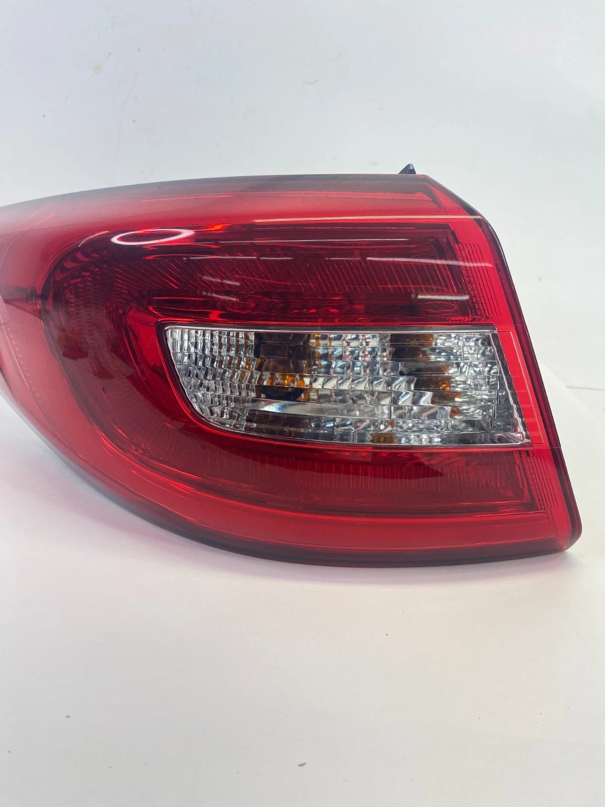 2015-2017 HYUNDAI SONATA LEFT OUTER QUARTER TAIL LIGHT TAILLIGHT 92401-C2000 OEM