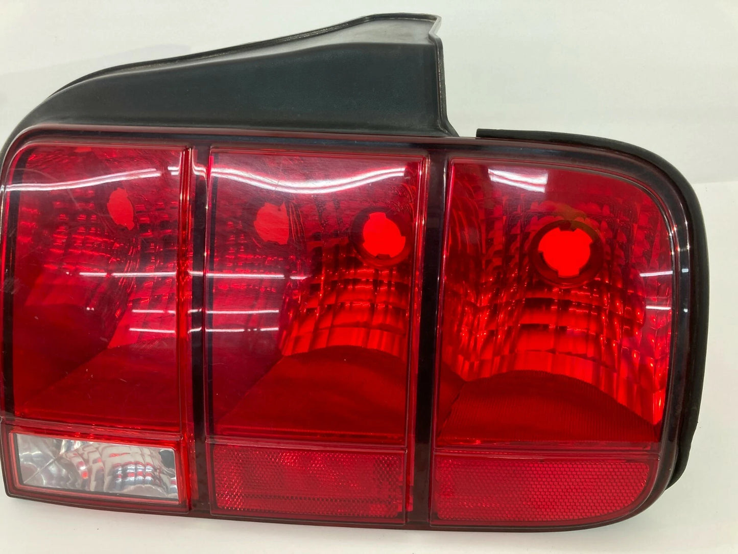 2005-2009 FORD MUSTANG RIGHT SIDE TAIL LIGHT TAILLIGHT ASEEMBLY 6R33-13B504-AH