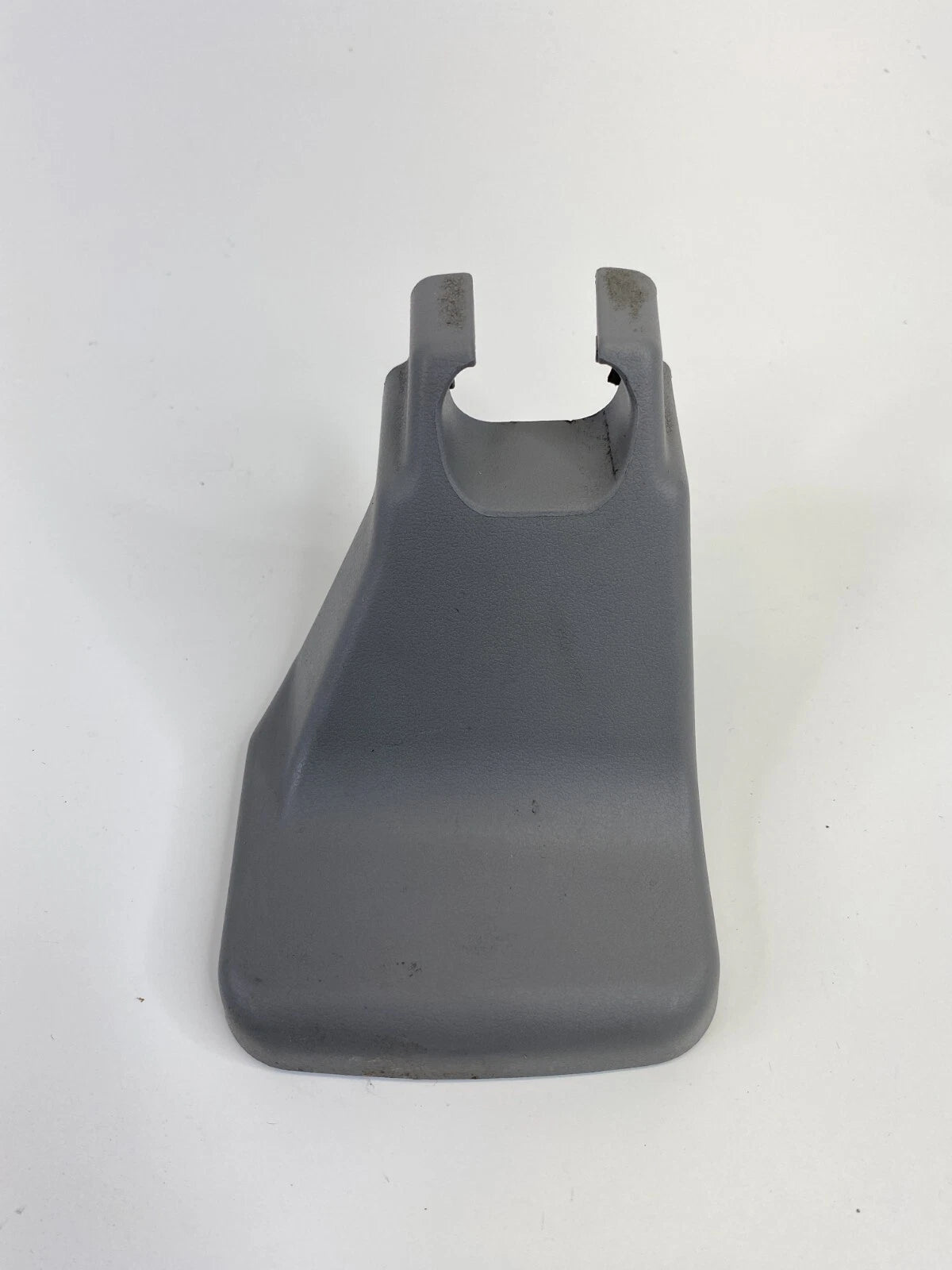 2005-2010 TOYOTA SIENNA FRONT LEFT SEAT TRACK END COVER 72138-AE030 OEM