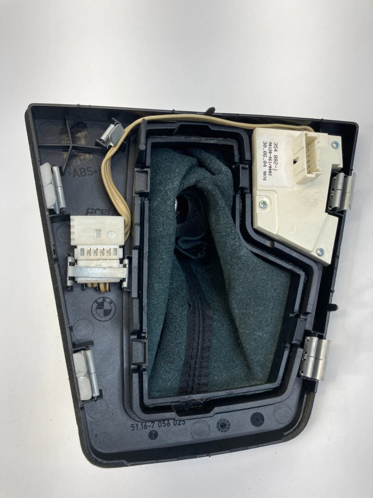 04-10 BMW X3 AUTOMATIC TRANSMISSION SHIFTER BOOT SELECTOR COVER 51167056025 OEM