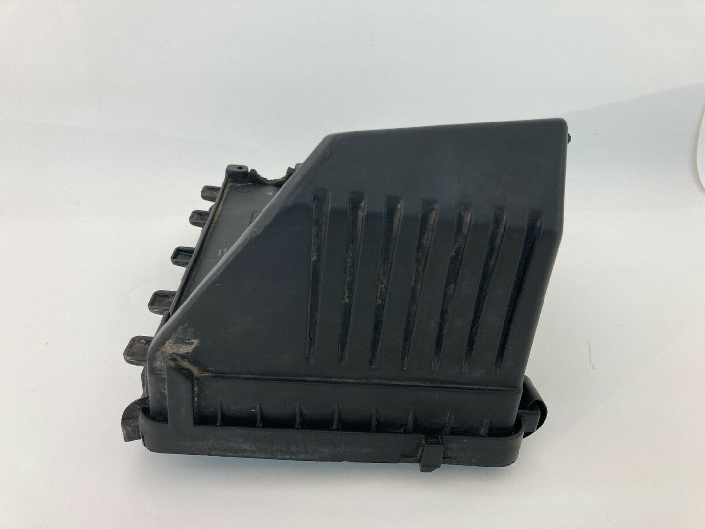 2000-2005 Chevrolet Impala Air Intake Cleaner Filter Box Top Cover Assembly OEM