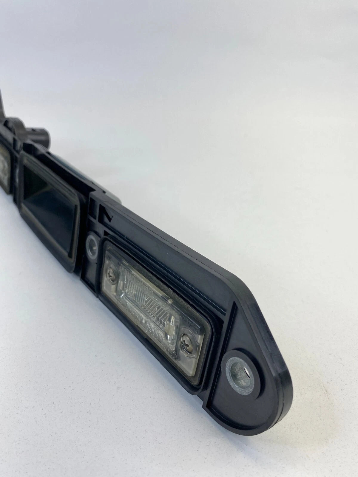 2007-2010 VOLKSWAGEN PASSAT SEDAN REAR TAILGATE LICENSE PLATE LIGHT LAMP OEM