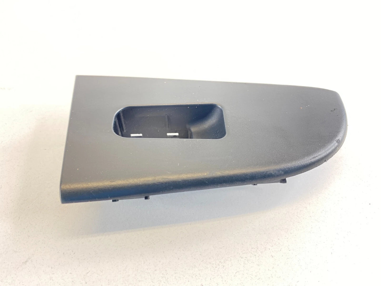 07-10 HYUNDAI ELANTRA SEDAN REAR LEFT DOOR WINDOW SWITCH BEZEL 93580-2H000 OEM
