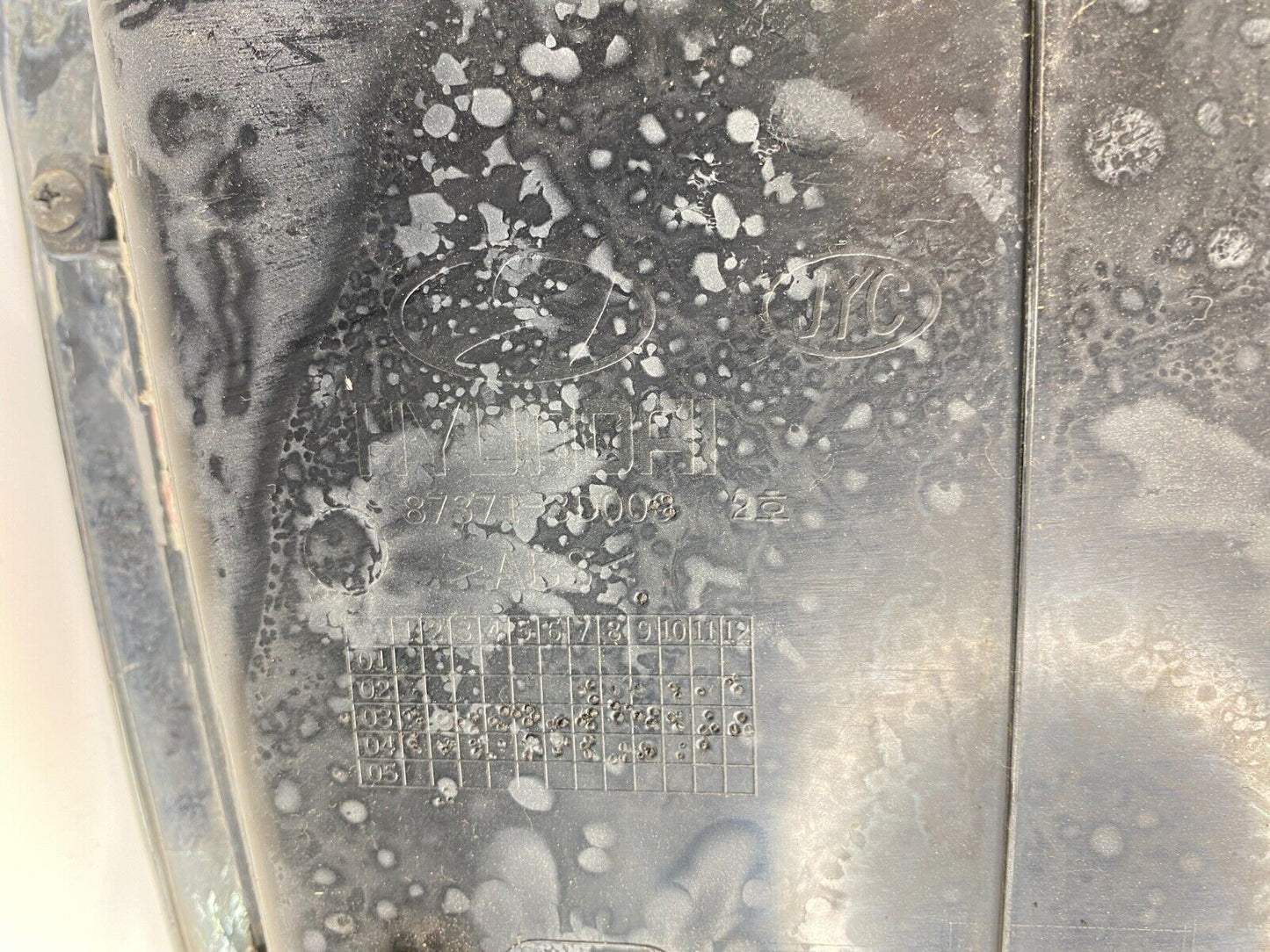 2002-2005 Hyundai Sonata Deck Lid Trunk Finish Panel Molding Garnish 87371-3D000