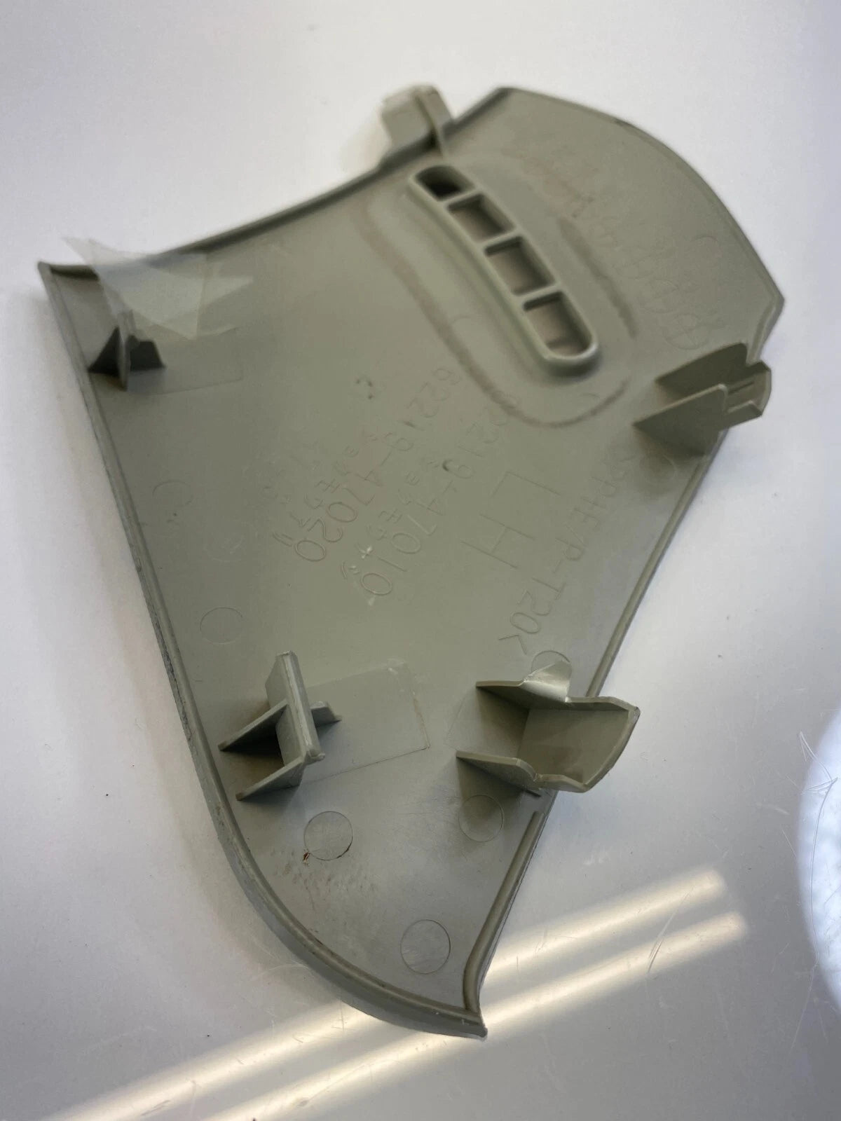 04-09 Toyota Prius LH Side Corner Pillar Trim Panel End Cover Garnish 6221947020