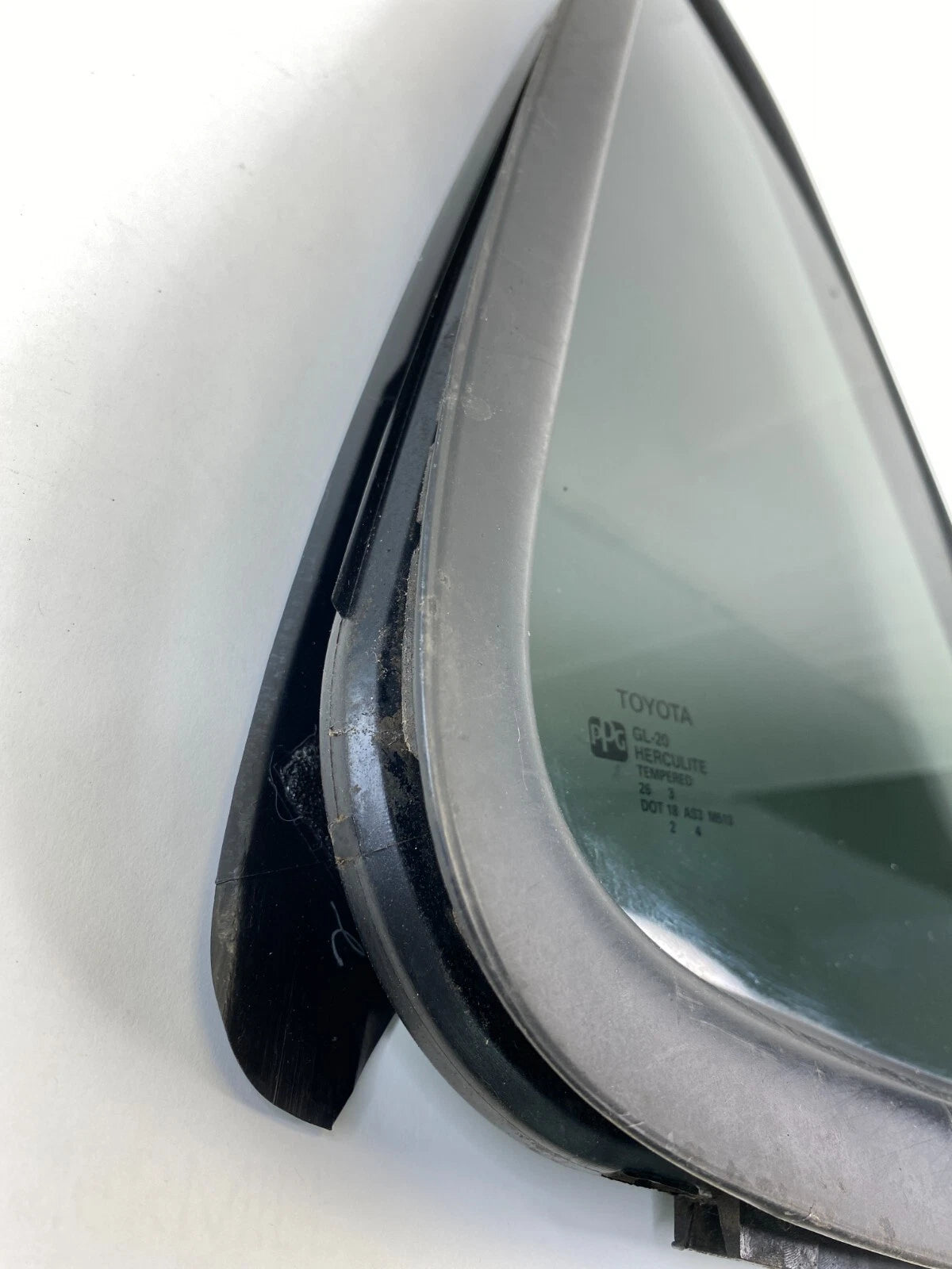 2001-2007 TOYOTA SEQUOIA REAR RIGHT DOOR QUARTER WINDOW GLASS FIXED 68188-0C010