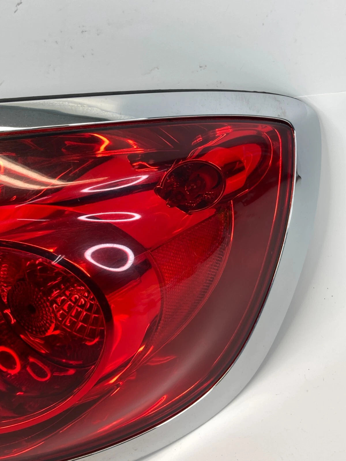 2008-2012 BUICK ENCLAVE REAR RIGHT OUTER TAILLIGHT TAIL LAMP 25954942 OEM