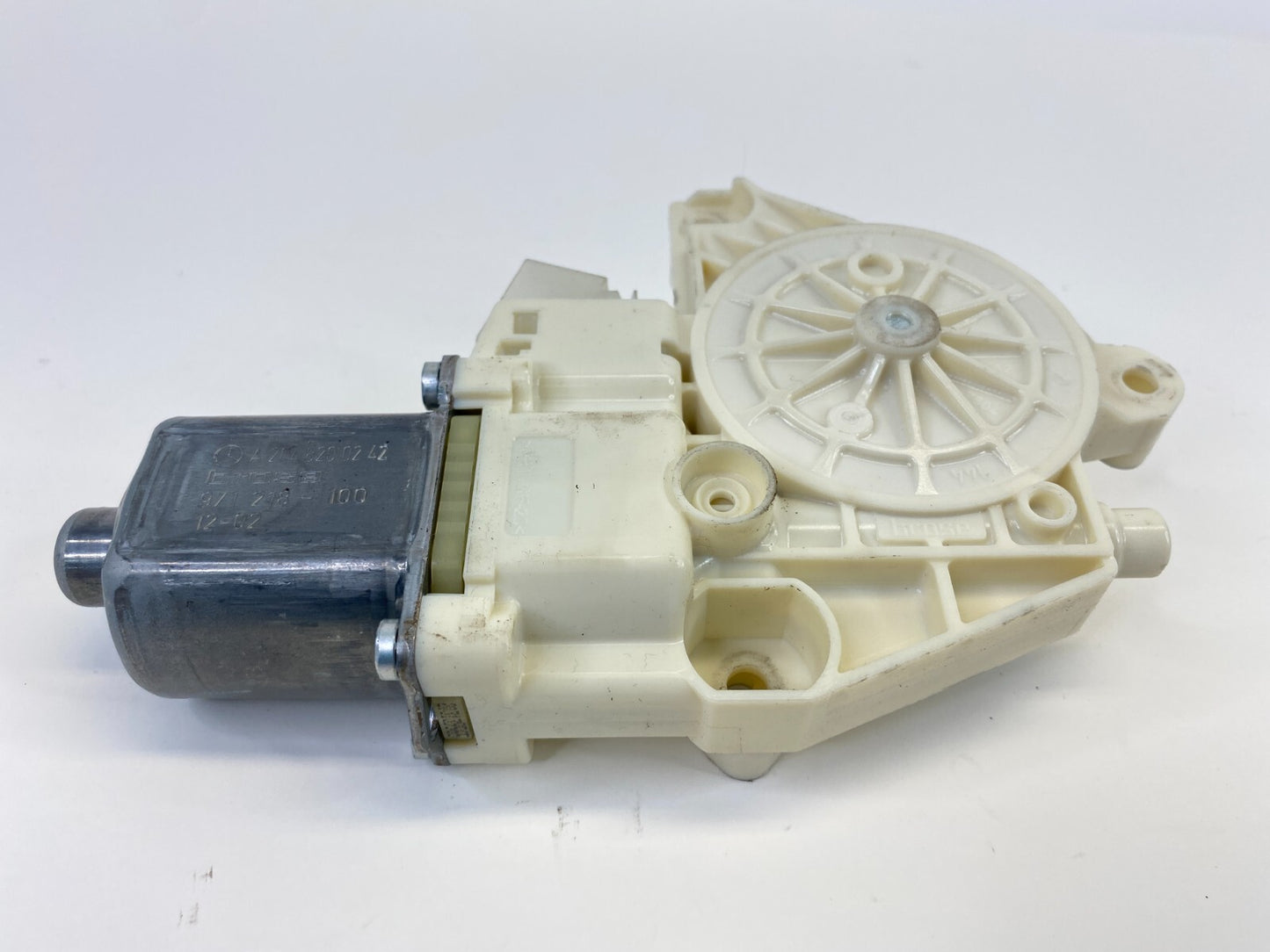 2006-2016 Mercedes-Benz E350 Front Right Door Power Window Motor 0130822502 OEM