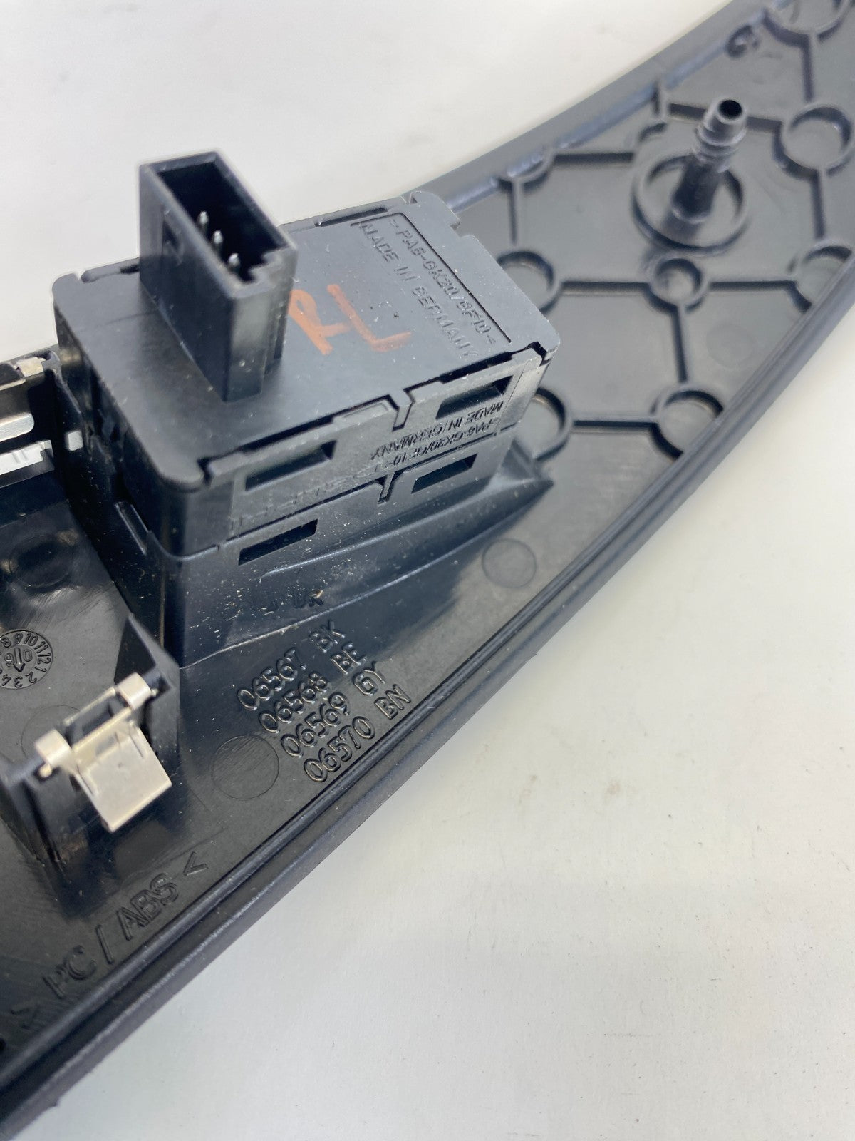 2006 2007 BMW 530xi Rear Left Door Power Window Switch w Bezel 6951966AI