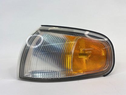 1995 1996 Toyota Camry Front Left Driver Side Parking Signal Light Lamp Assembly