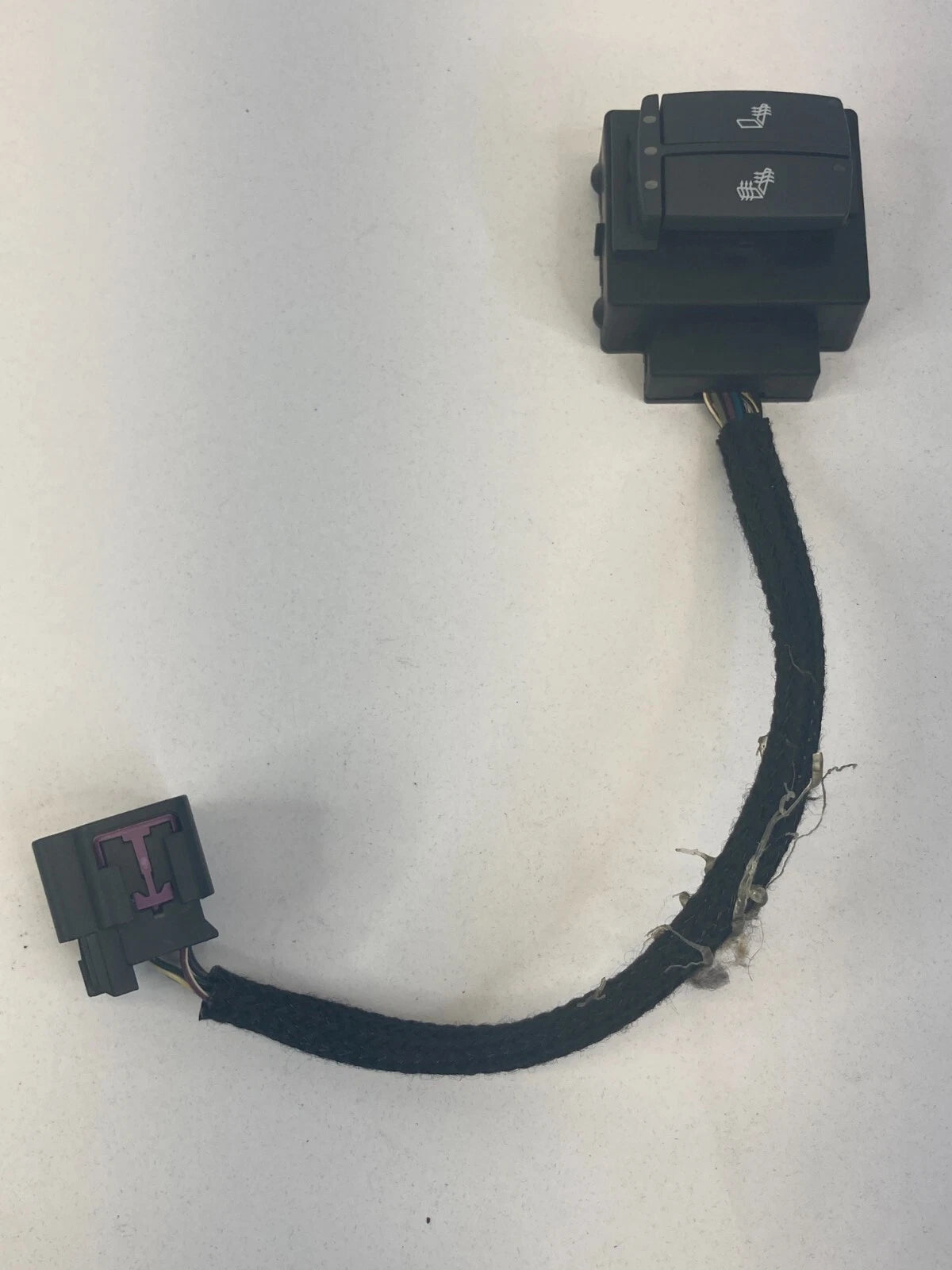 2006-2011 CADILLAC DTS SEDAN REAR RIGHT SIDE SEAT HEATER SWITCH 15210760 OEM