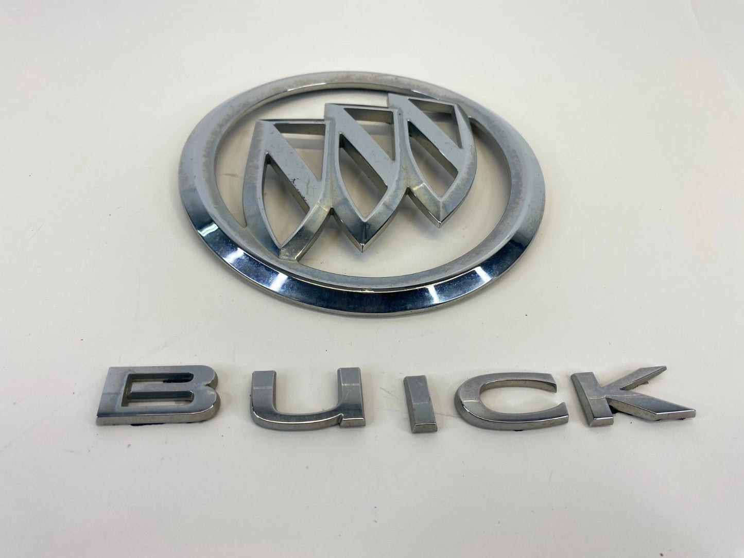 2008-2017 BUICK ENCLAVE REAR LID TRUNK HATCH LOGO BADGE EMBLEM OEM