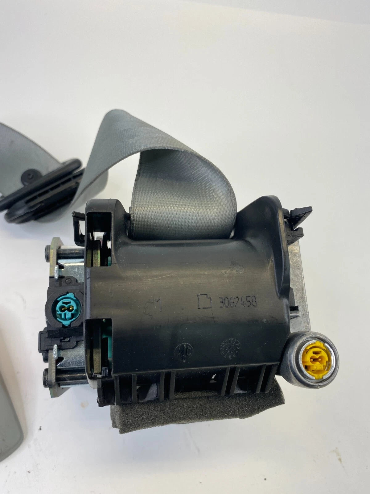 13-16 AUDI A4 QUATTRO FRONT RIGHT PASSENGER SIDE SEAT BELT RETRACTOR 560212255B