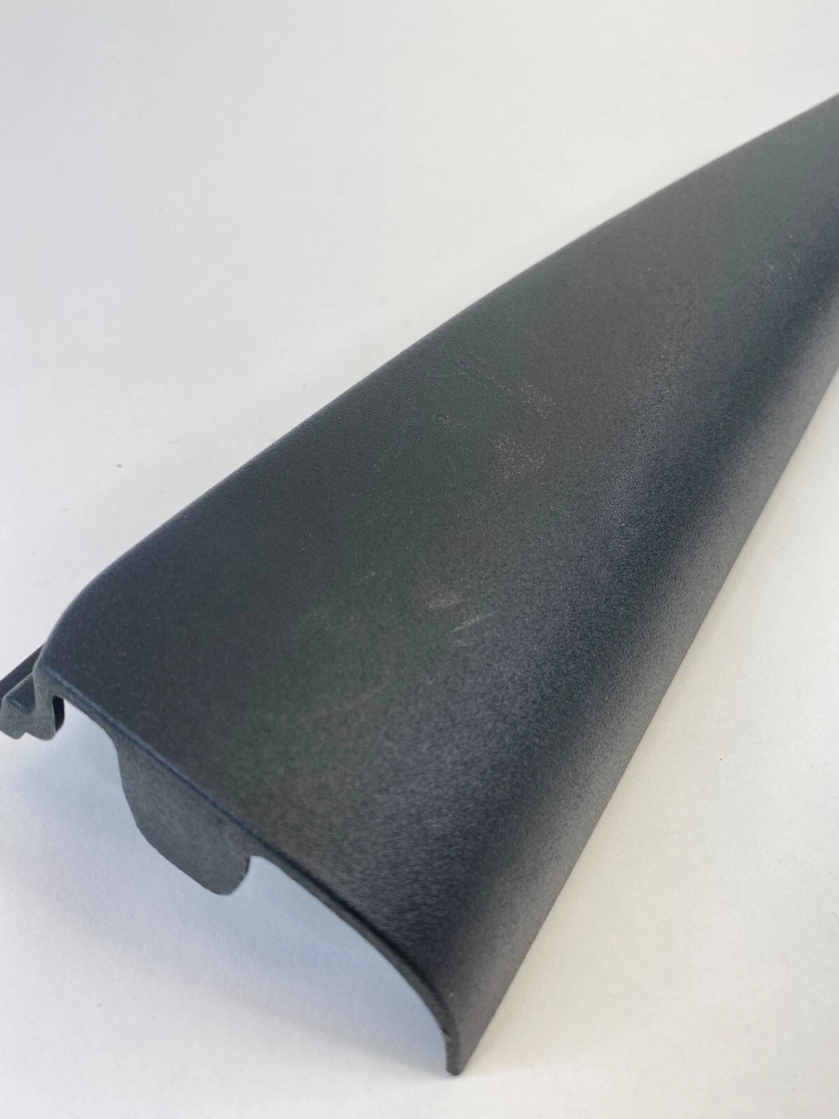 2009-2012 CHEVROLET TRAVERSE REAR LEFT DOOR INNER FRAME CORNER BEZEL 25852794