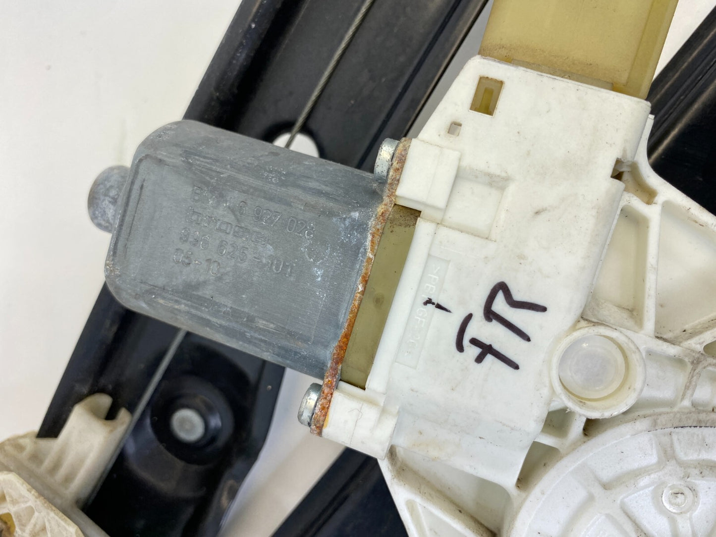 2006 BMW 330xi 330i Front Right Door Power Window Regulator Motor 0130822227