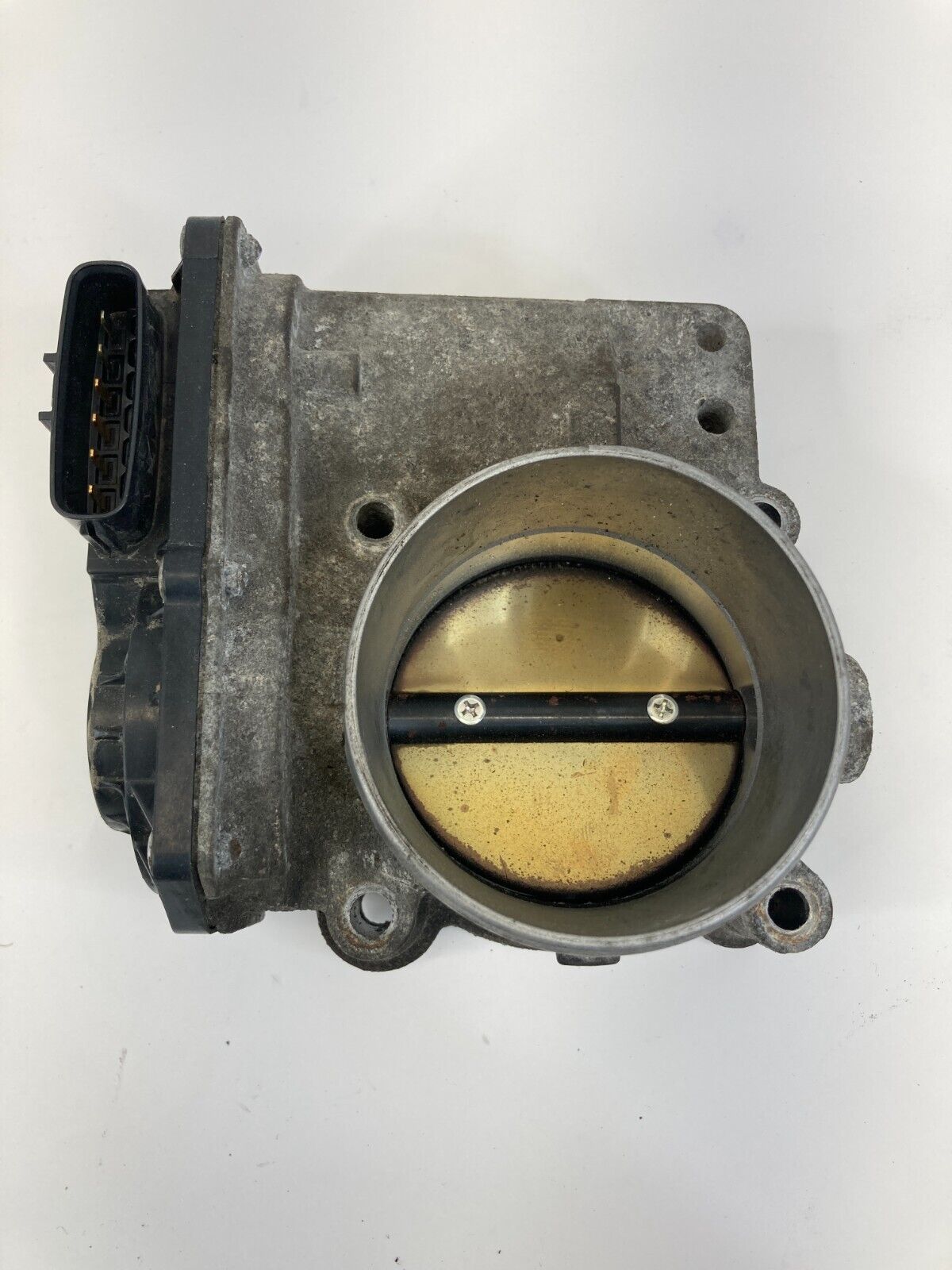 2008-2015 Volvo XC70 Wagon 2.5 Engine Room Fuel Injection Throttle Body Assembly