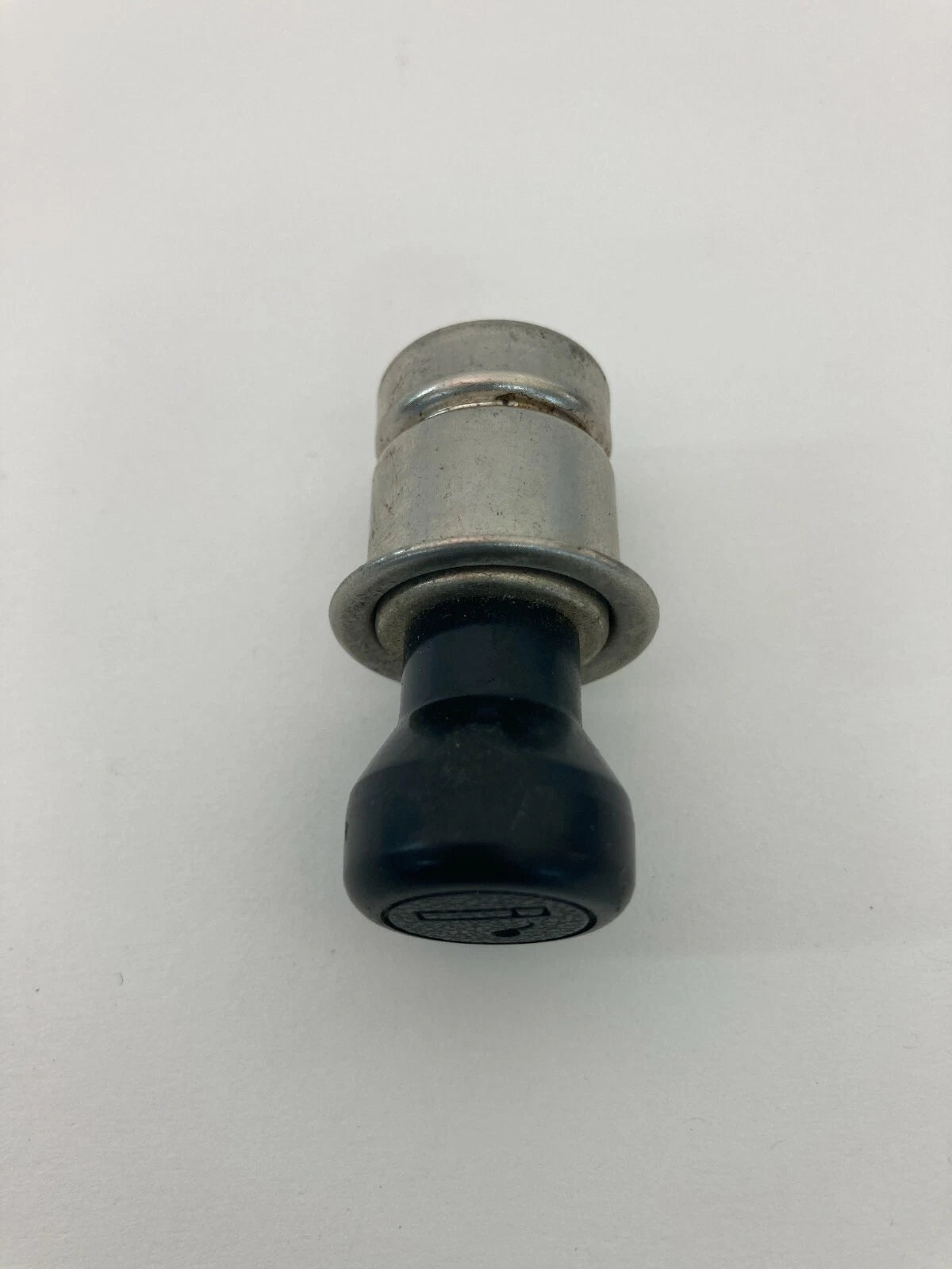 1999 00 01 02 03 2004 SUZUKI VITARA DASH CENTER CIGARETTE LIGHTER POWER OUTLET