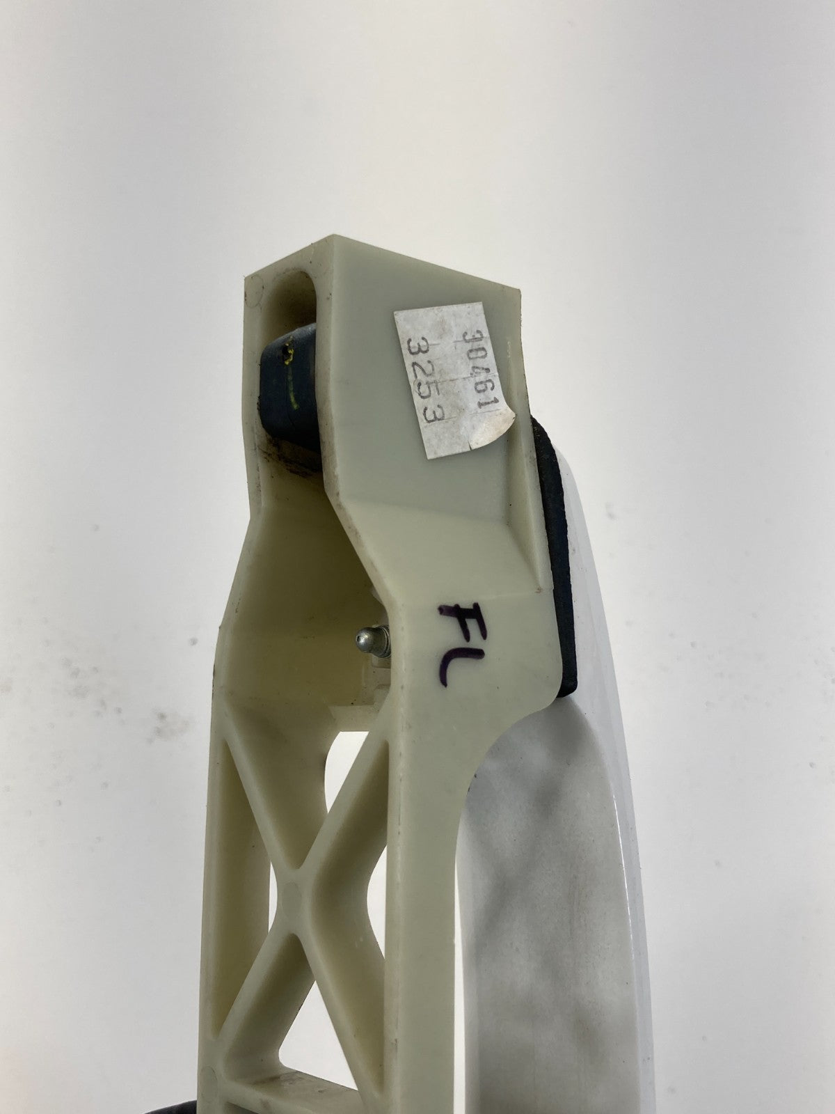 05-10 Pontiac G6 Front Left Side Exterior Door Handle Assembly 8554 White OEM