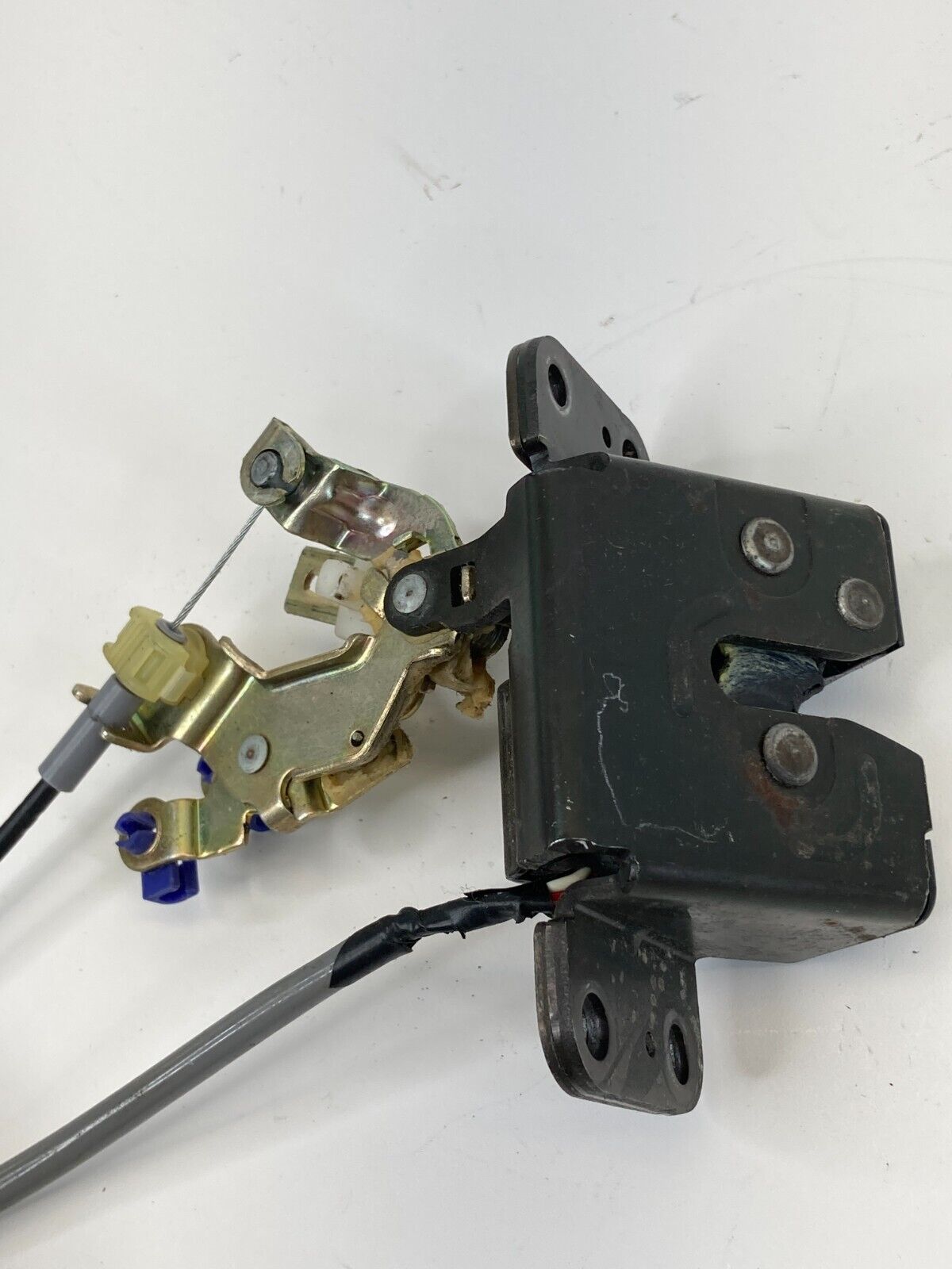 1999 2000 2001 2002 2003 Lexus RX300 Rear Trunk Liftgate Lock Latch Actuator