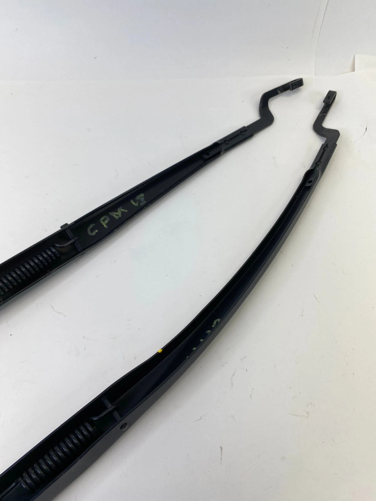 2016-2020 KIA SORENTO FRONT WINDSHIELD LEFT & RIGHT SIDE WIPER ARM SET OEM