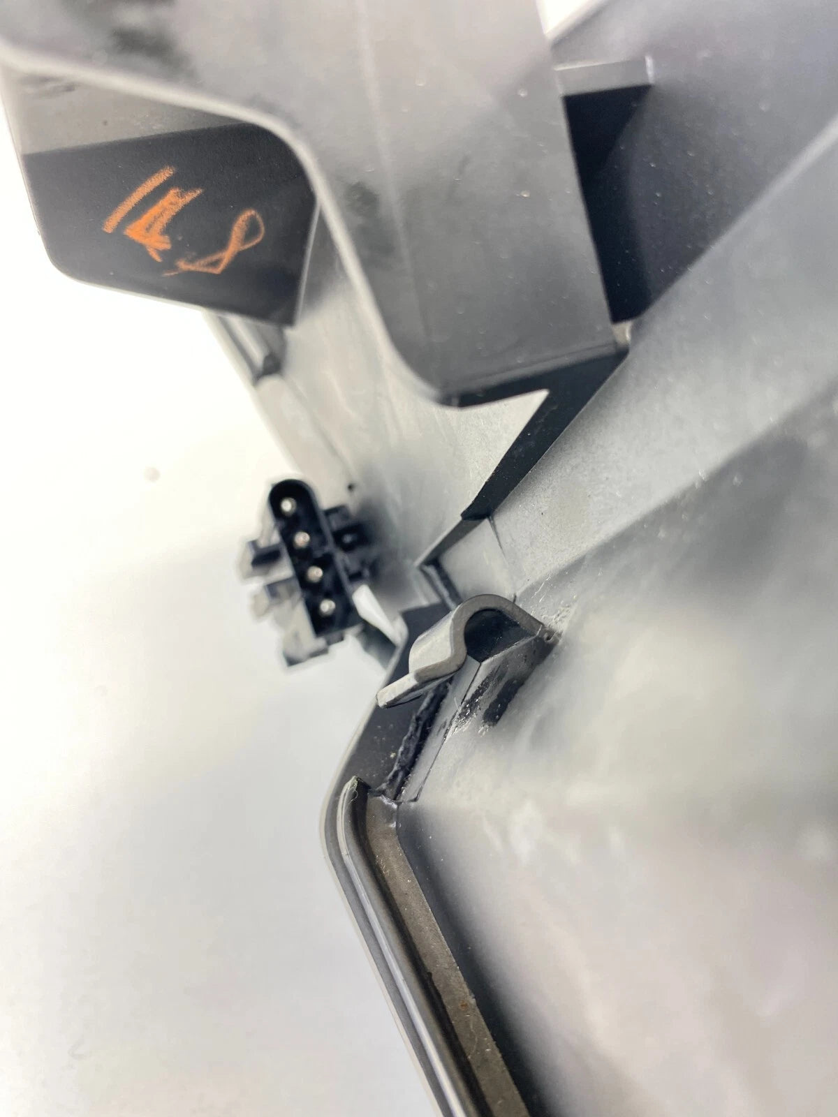 06-12 MERCEDES-BENZ R350 REAR SUBWOOFER LOUD SPEAKER A2518200002 HARMAN/KARDON