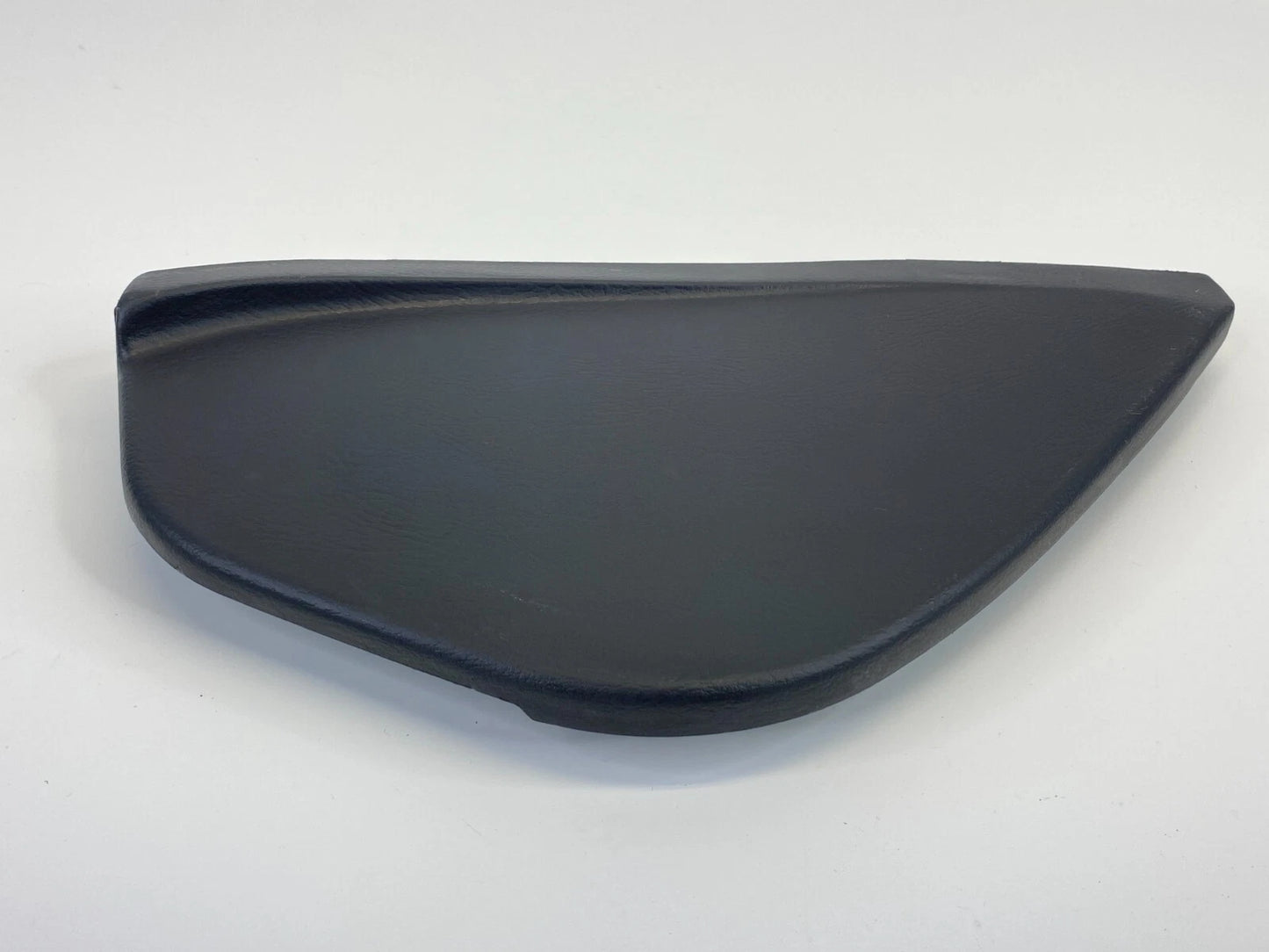 2004-2006 HYUNDAI ELANTRA RIGHT PASSENGER SIDE DASH END CAP TRIM 84768-2D000 OEM