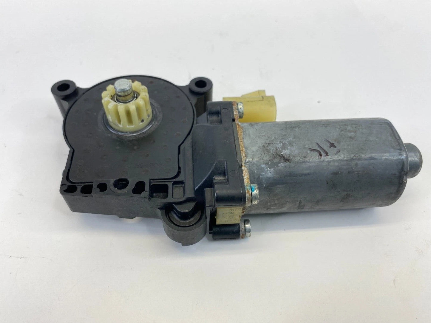 02 03 04 05 06 07 SATURN VUE FRONT RIGHT POWER WINDOW MOTOR BOSH CM09093 OEM