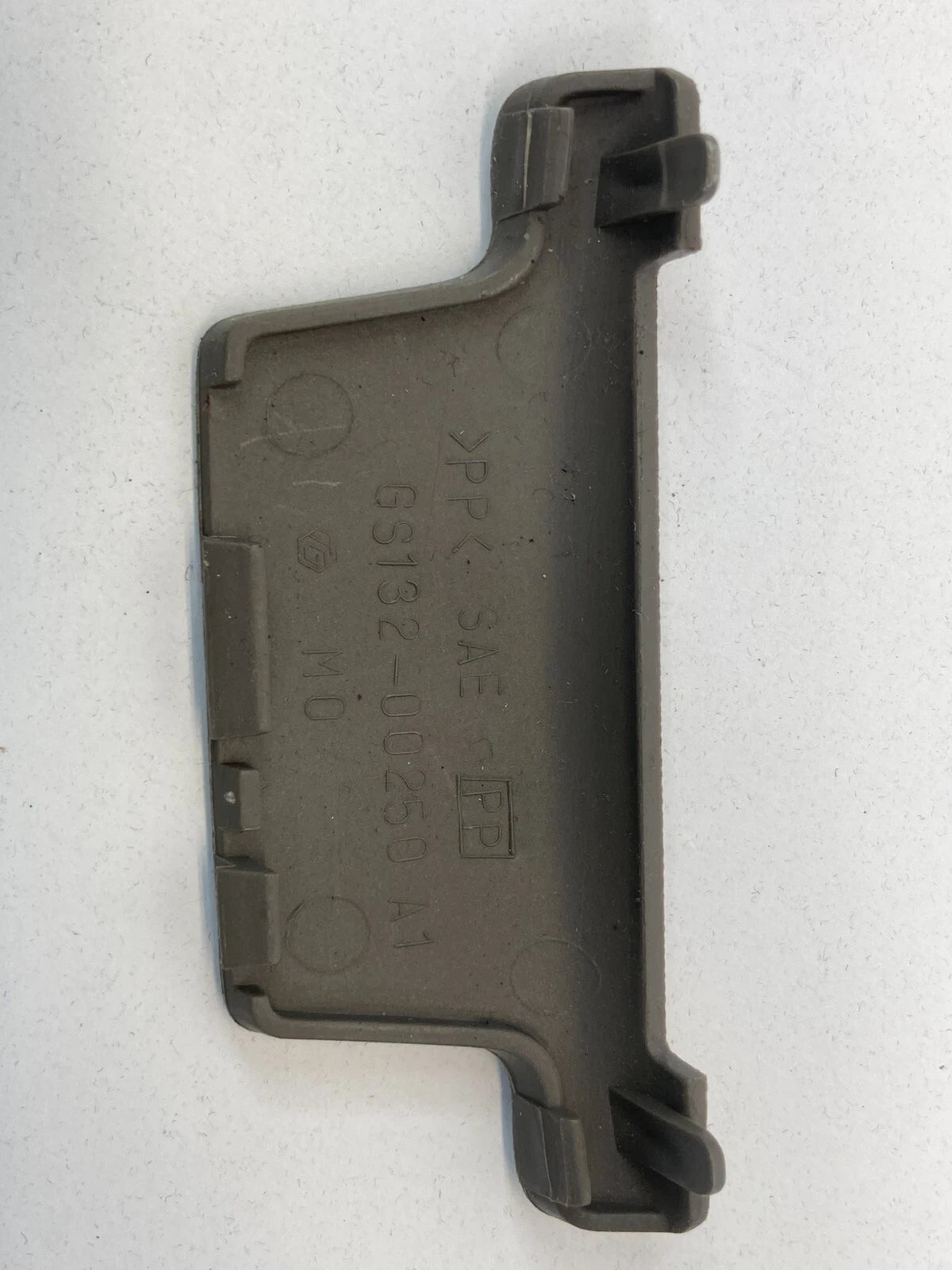 2006-2011 MITSUBISHI ENDEAVOR STEERING WHEEL COLUMN LOWER COVER CAP TRIM BEZEL