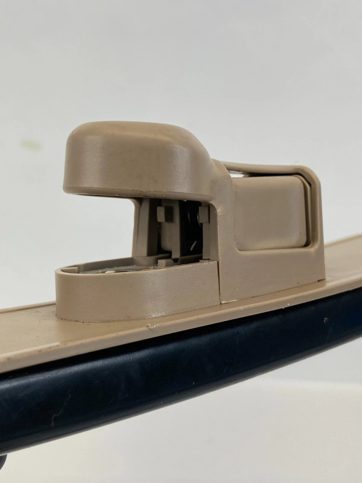 2002 2003 2004 HONDA CR-V FRONT RIGHT SIDE SEAT BELT HEIGHT ADJUSTER OEM