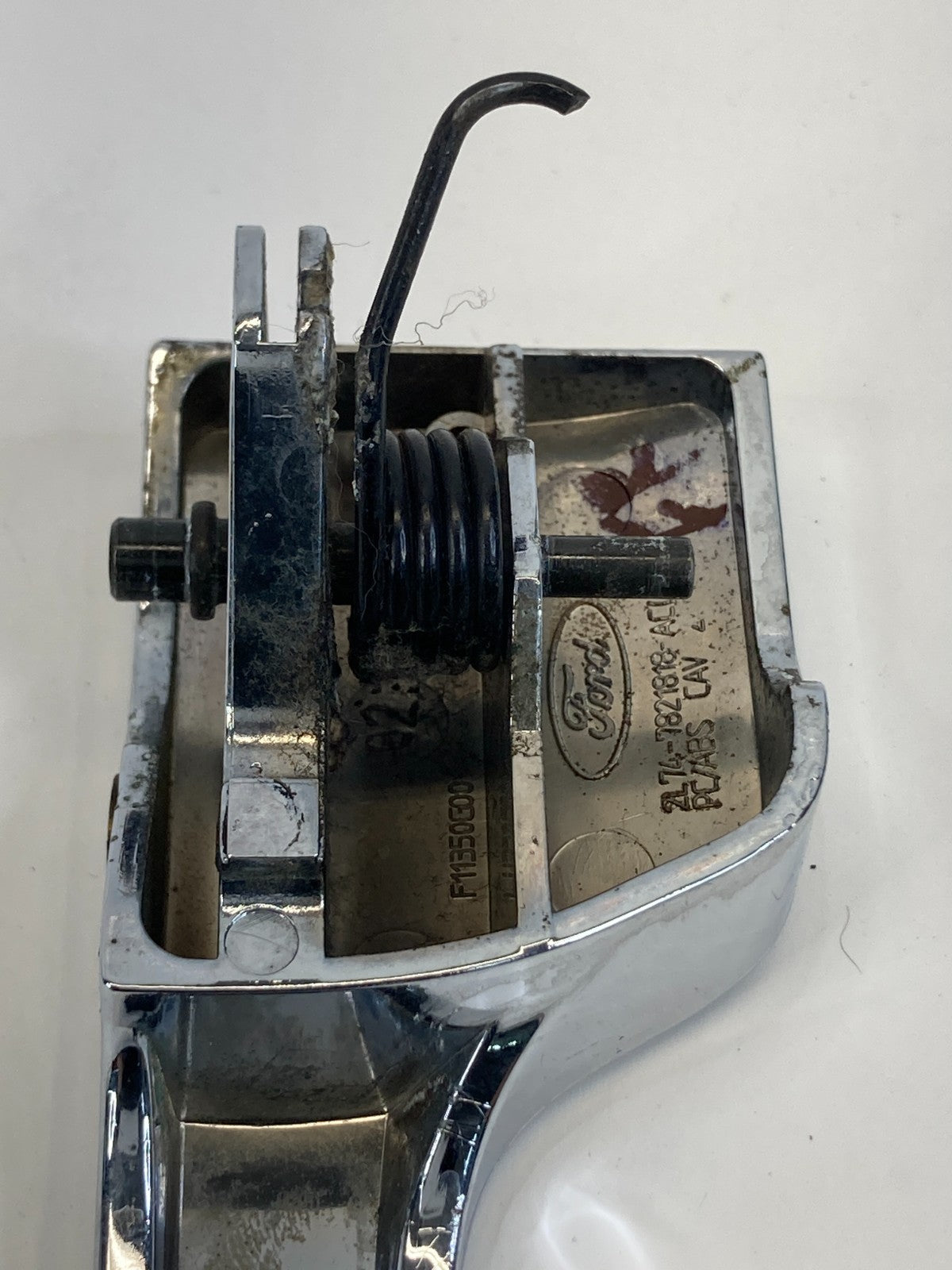 2003-2006 Lincoln Navigator Front Right Side Inner Door Handle w/ Bezel