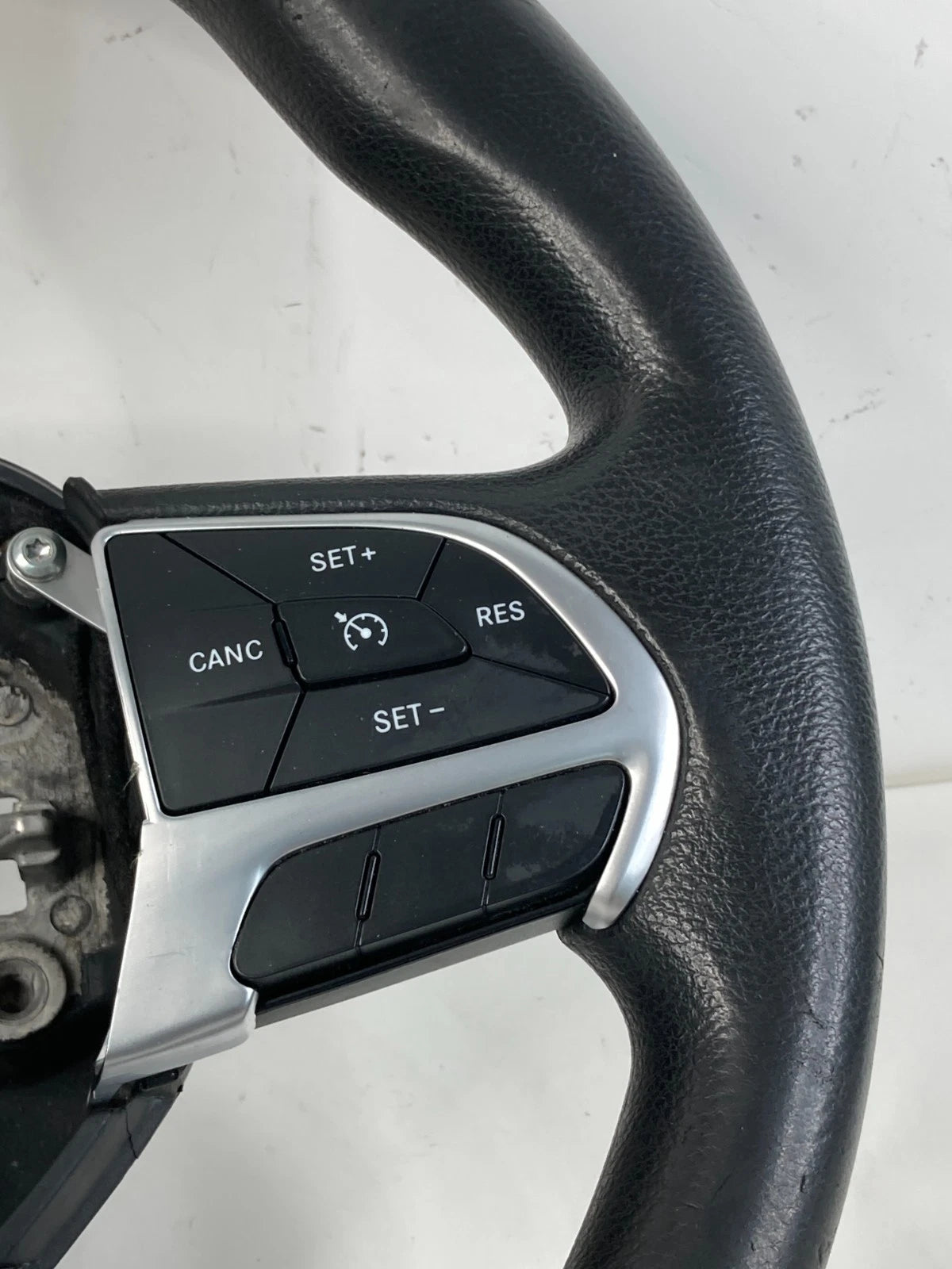 2015-2017 CHRYSLER 200 DRIVER STEERING WHEEL W/CRUISE & AUIDO CONTROL SWITCH OEM