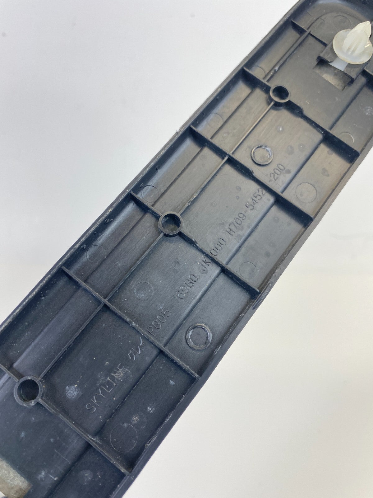 07 08 Infiniti G35 09-13 G37 Sedan Front Right Door Sill Scuff Plate 769B0-JK600