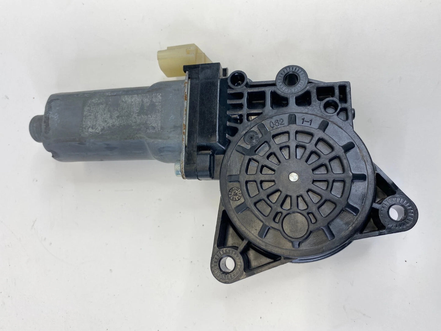 2009 2010 2011 Kia Borrego Front Right Side Door Power Window Motor OEM