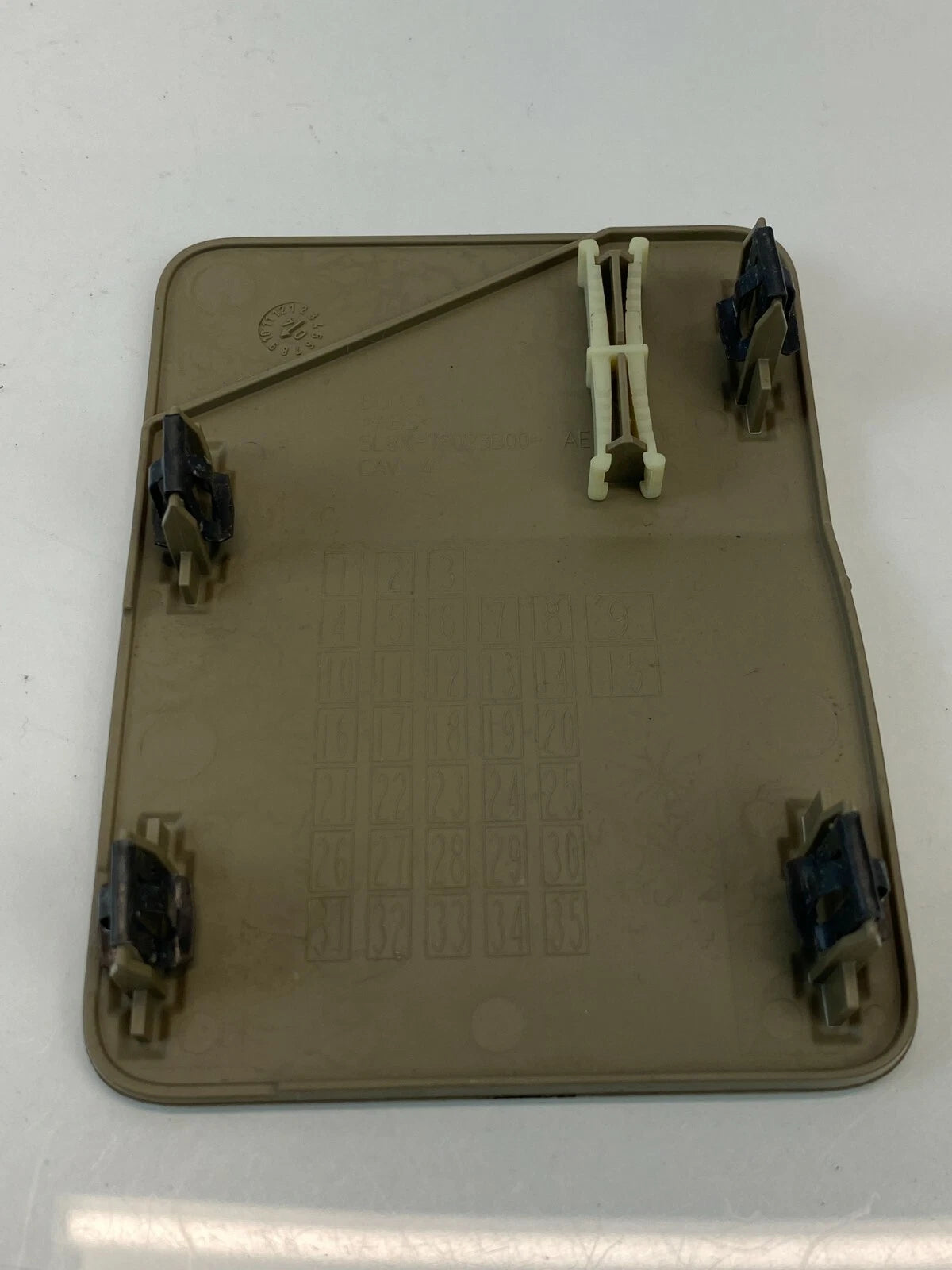 2005-2007 MERCURY MARINER CENTER FUSE BOX COVER ACCESS PANEL 55L8X-78023B00