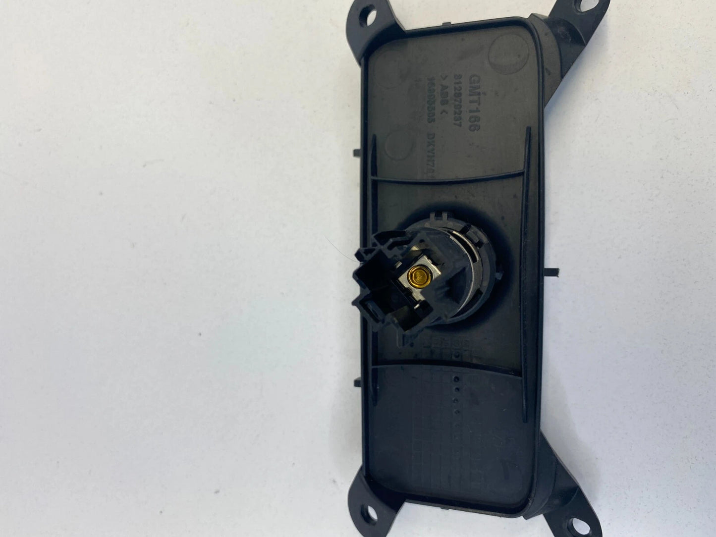 2010-2012 CADILLAC SRX CENTER CONSOLE POWER OUTLET LIGHTER CIGARETTE SOCKET