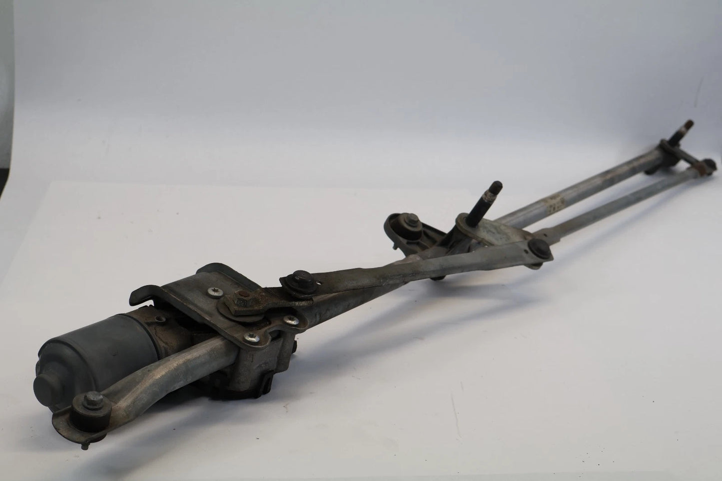 2008-2014 DODGE AVENGER FR WINDSHIELD WIPER MOTOR W/ LINKAGE BOSCH 05303714 OEM