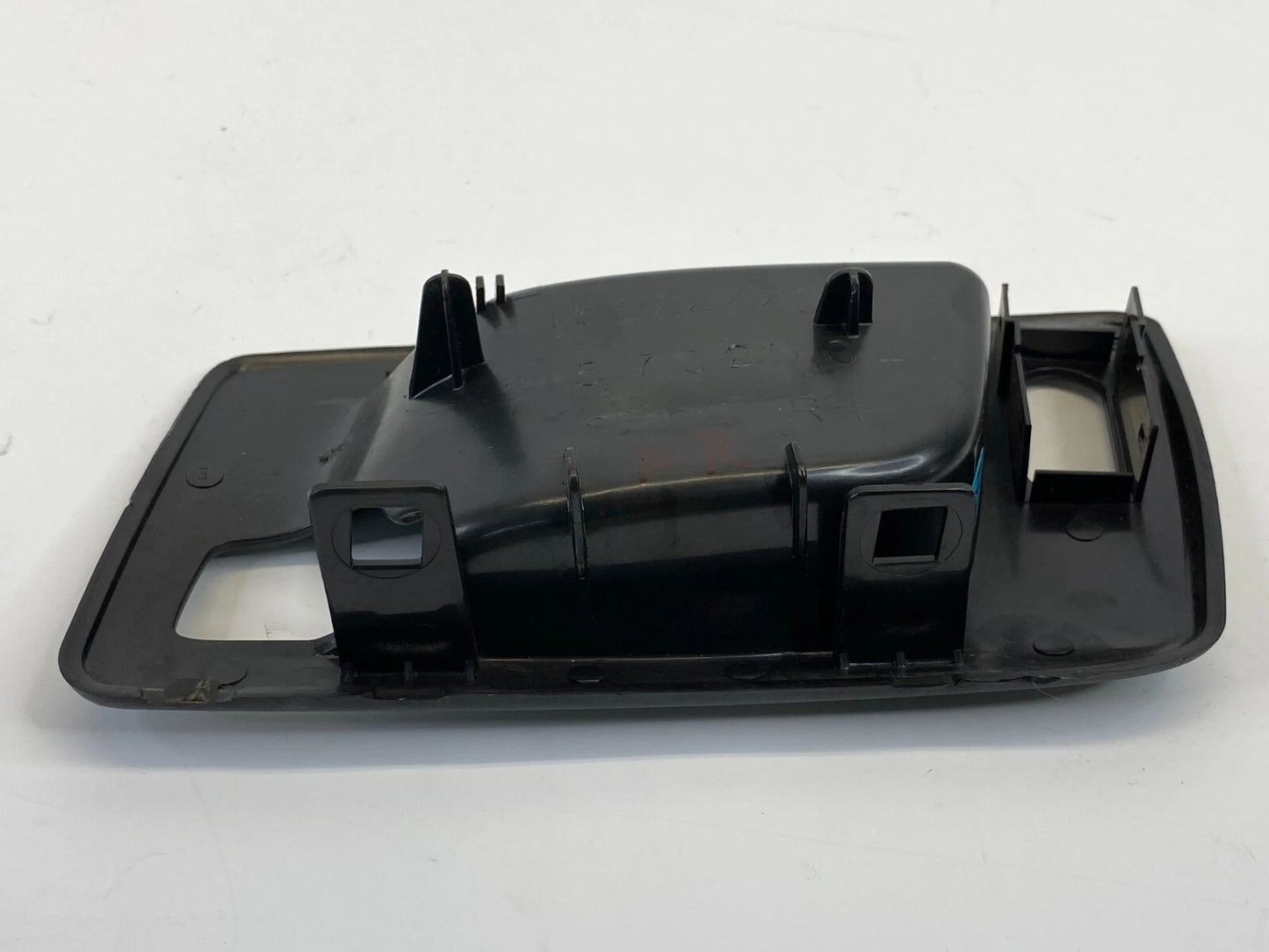 04-06 CADILLAC SRX 03-07 CTS FRONT RIGHT INNER DOOR HANDLE BEZEL TRIM 25752962