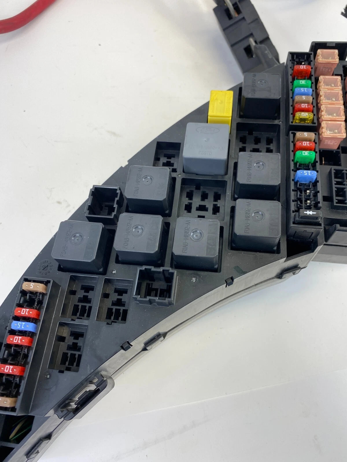 03-08 JAGUAR S-TYPE 3.0L RWD RR TRUNK FUSE RELAY BOX MODULE W BATTERY CABLE OEM
