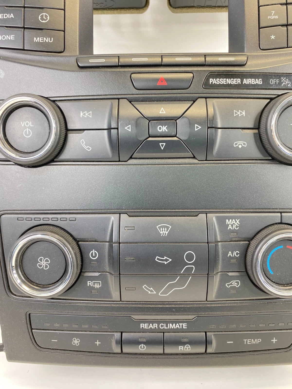 18 19 FORD EXPLORER RADIO & CLIMATE CONTROL TRIM BEZEL W/AIR VENT JB5T-18A802-LB