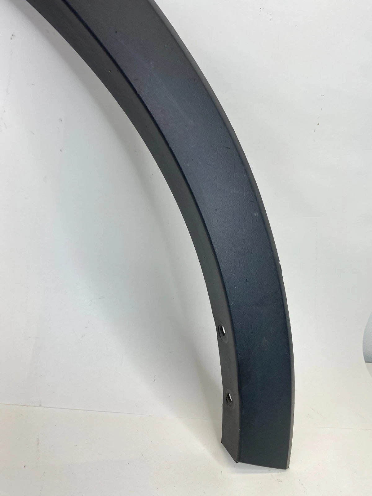 2013-2019 FORD INTERCEPTOR UTILITY REAR LEFT SIDE QUARTER WHEEL OPENING MOLDING