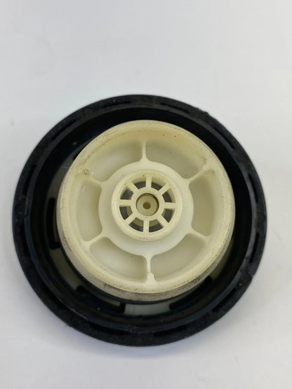 1999 2000 CADILLAC ESCALADE 5.7L FUEL TANK FILLER GAS LID COVER CAP ASSEMBLY OEM