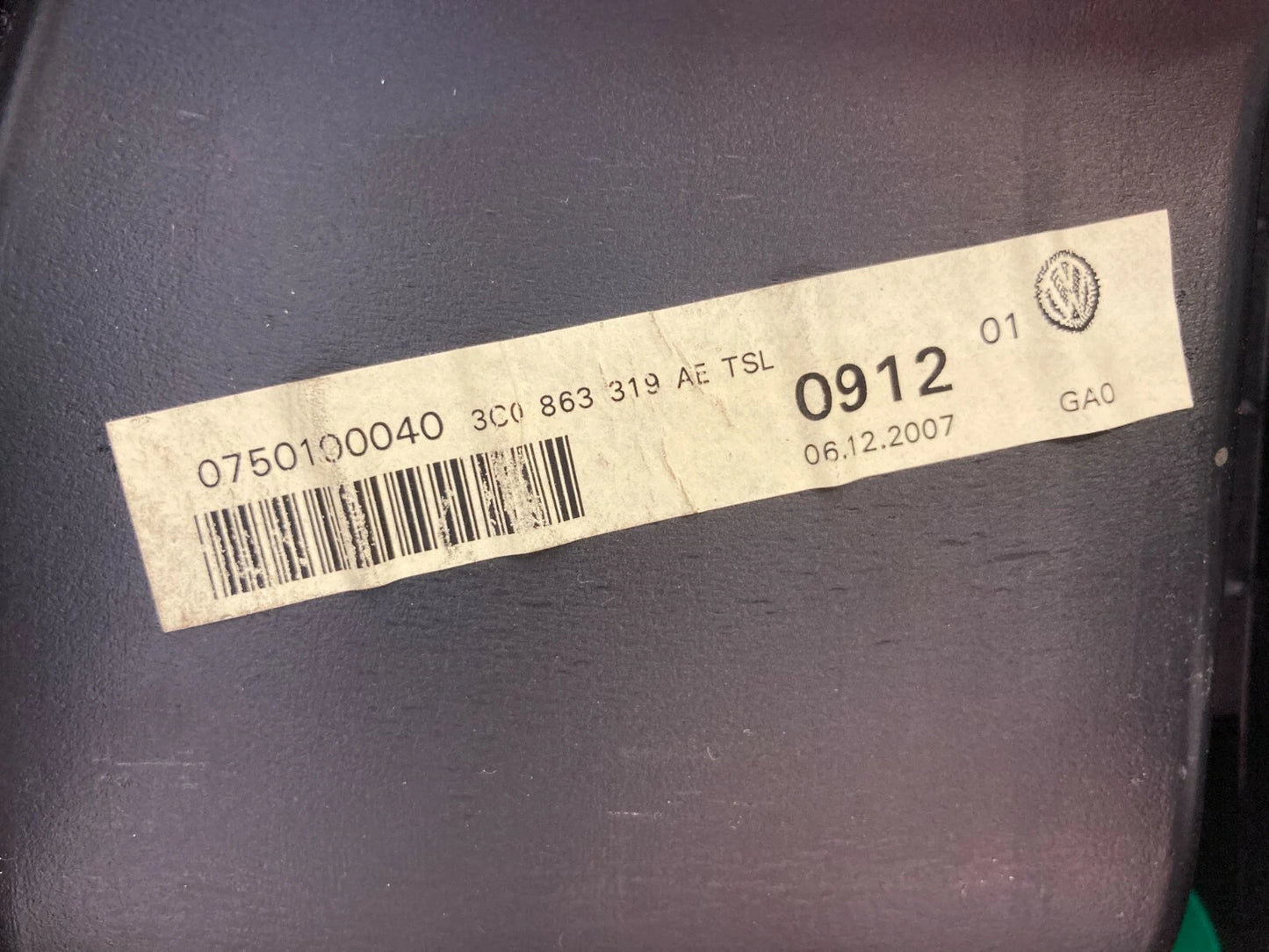 08-10 VW PASSAT CENTER CONSOLE ASSEMBLY W/ ARMREST ARM REST LID 3C0-863-319-AE