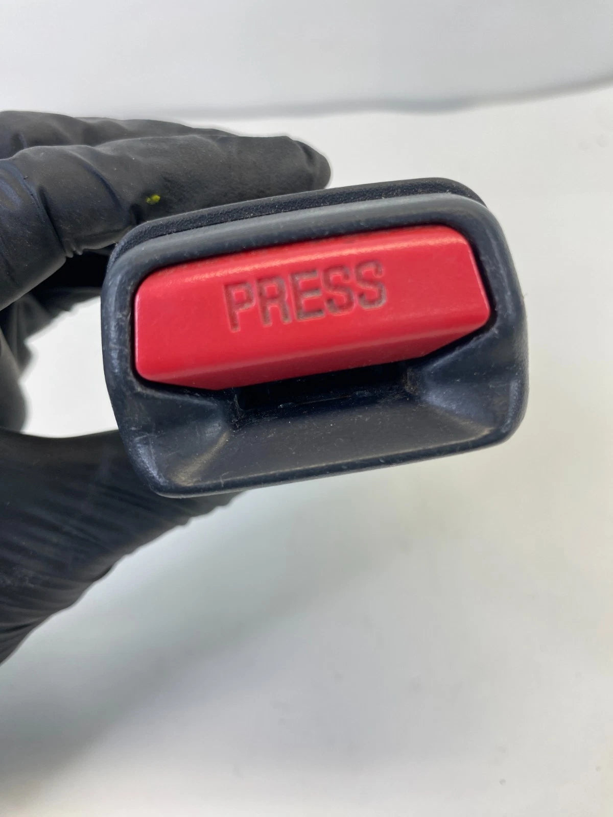2005 CHRYSLER 300 SEAT BELT BUCKLE FRONT RIGHT RH UNIT 1BX241DVAA OEM