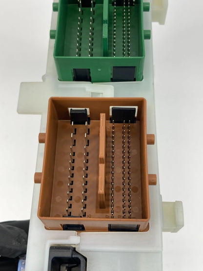 2008-2012 LAND ROVER LR2 INTERIOR CABIN FUSE RELAY JUNCTION BOX 6G9T-14D572 OEM