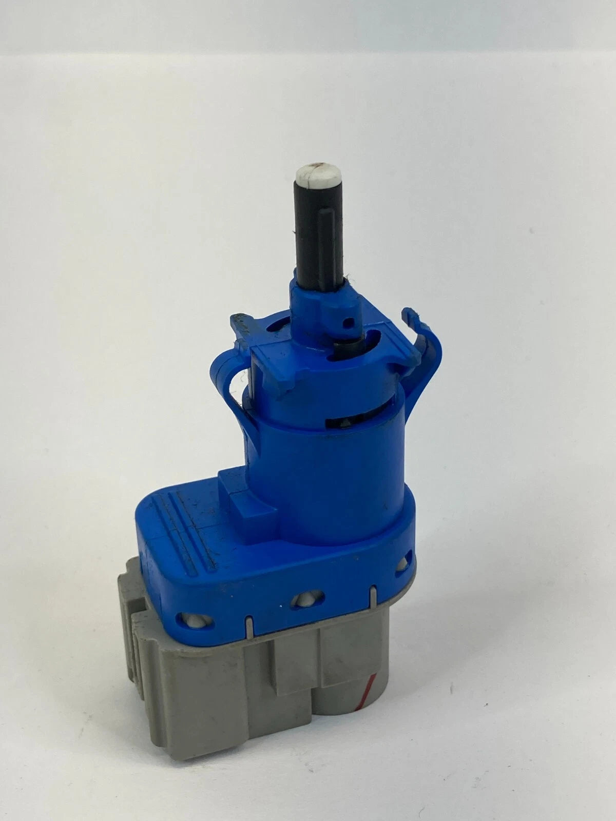 2008-2018 08-18 FORD FOCUS BRAKE PEDAL STOP LIGHT CONTROL SWITCH 8T4T-9G854-AA