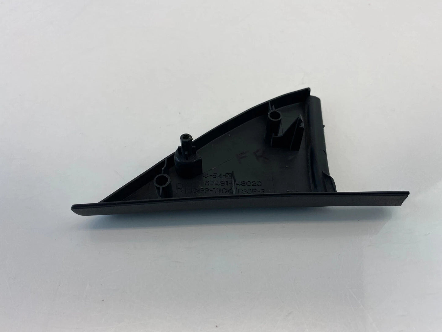 01-07 TOYOTA HIGHLANDER FRONT RIGHT DOOR INTERIOR CORNER COVER TRIM 67491-48020