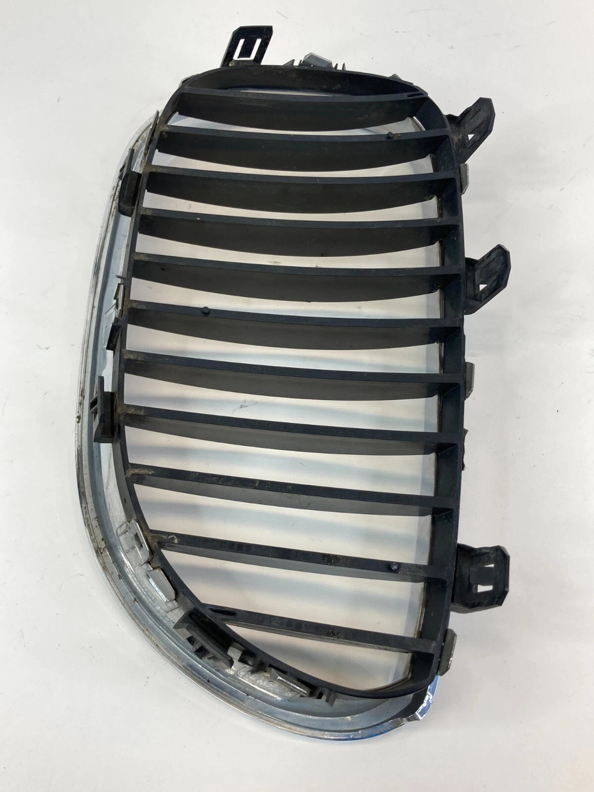 2009 2010 BMW 535I XDRIVE SEDAN RIGHT PASSENGER GRILLE UPPER BUMPER 106271 OEM