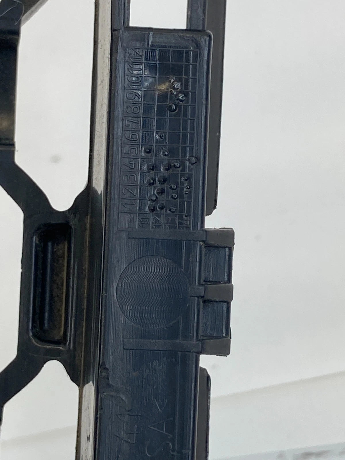 2013-2016 Dodge Dart Front Bumper Center Lower Grill Grille Assembly 68081409AA